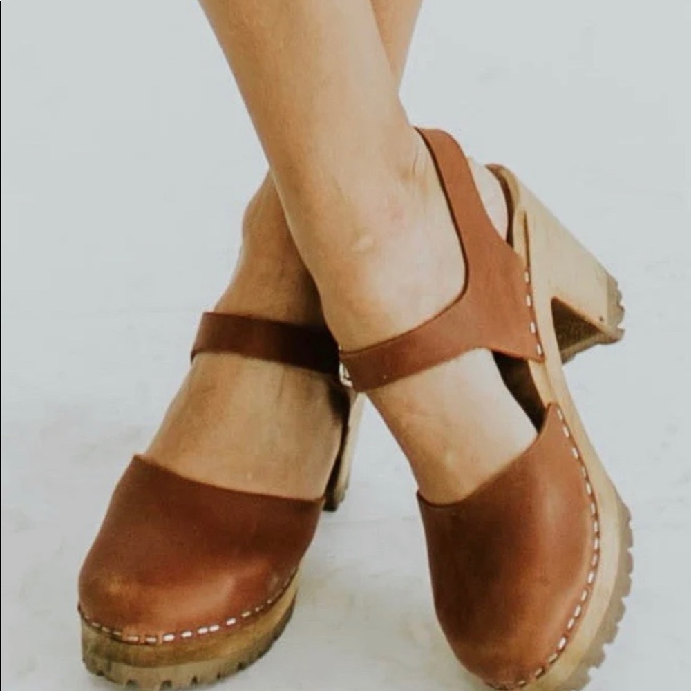 MIA clogs
